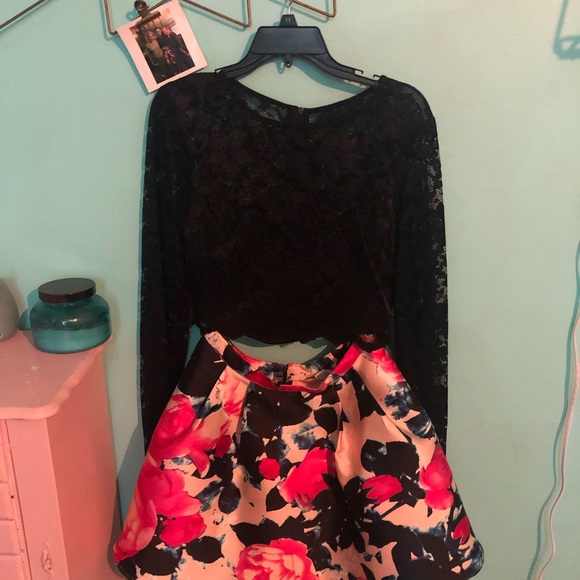 Homecoming Dress. Worn once. Size 9/10. - Picture 2 of 2